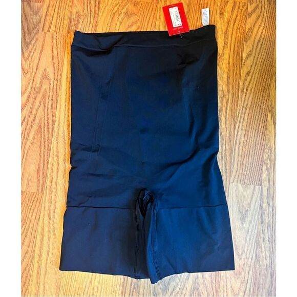 Spanx High Waisted Mid Thigh Sculpting shorts